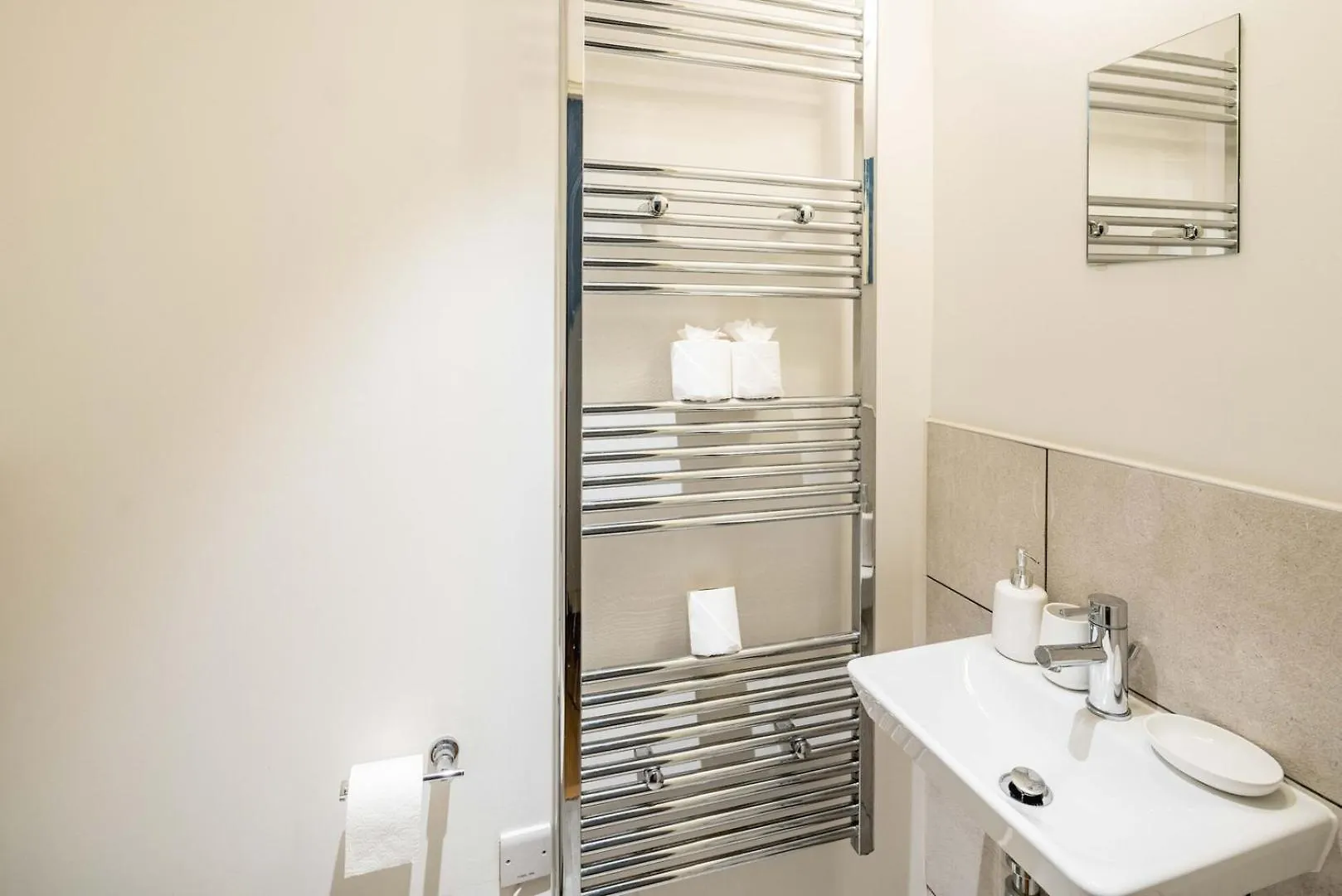 Modern 2 Bed Flat Near O2 & Canary Wharf London Apartment