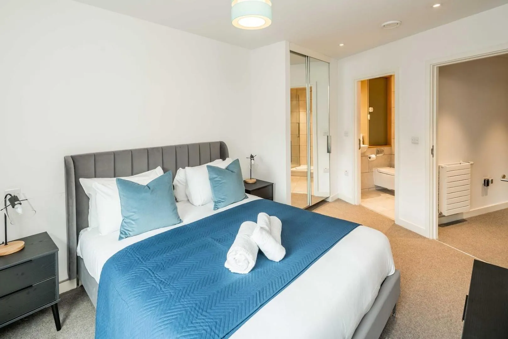 Modern 2 Bed Flat Near O2 & Canary Wharf London Apartment